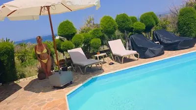 Neuer Poolboy auf der Sonnenliege, Fick im Freien