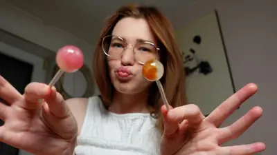 Lolli-Lecken im Supermarkt, süß und versaut